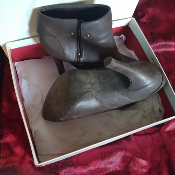 Style & co. Brown zip up ankle boots - Picture 4 of 8